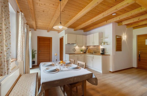 San Giovanni Apartment | Apartment 'Primula' with Shared Garden, Balcony and Wi-Fi