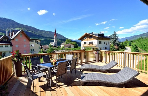 Bressanone Apartment | Apartment 'Rumlhof Chalet Sarnfeld Deluxe' with Mountain View, Shared Pool and Wi-Fi