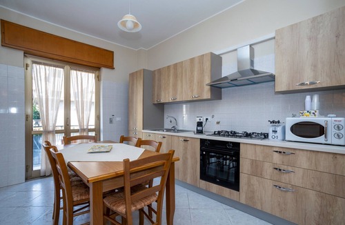 Capri Leone Apartment | Apartment 'Sicilia Bedda House' with Balcony and Wi-Fi
