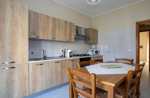 Capri Leone Apartment | Apartment 'Sicilia Bedda House' with Balcony and Wi-Fi