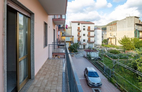 Capri Leone Apartment | Apartment 'Sicilia Bedda House' with Balcony and Wi-Fi