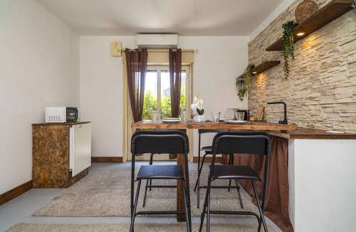 Piedimonte Etneo Apartment | Apartment 'Schilirò House' with Mountain View, Wi-Fi and Air Conditioning