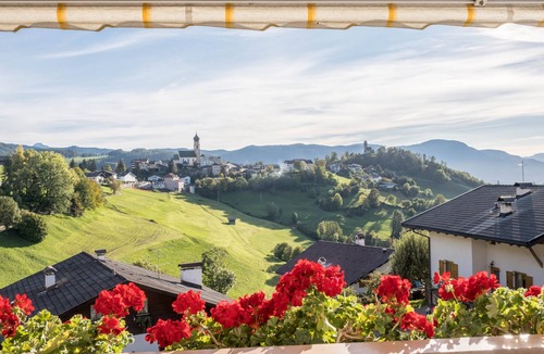 Fie allo Sciliar Apartment | Apartment “Schlern” in Scenic Landscape with Mountain View & Garden