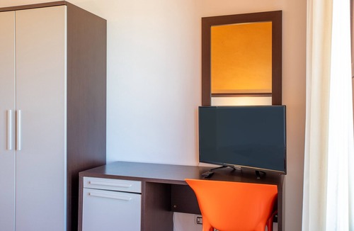 Mazzarino Apartment | Apartment 'Sciroccu' with Outdoor Pool, Wi-Fi and Air Conditioning