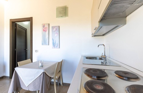 Mazzarino Apartment | Apartment 'Sciroccu' with Outdoor Pool, Wi-Fi and Air Conditioning