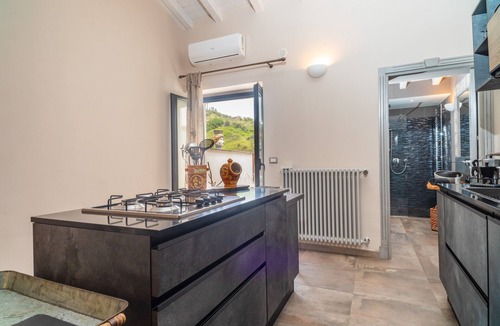Rovittello Apartment | Apartment 'Sikelia Relais 2' with Mountain View, Wi-Fi and Air Conditioning