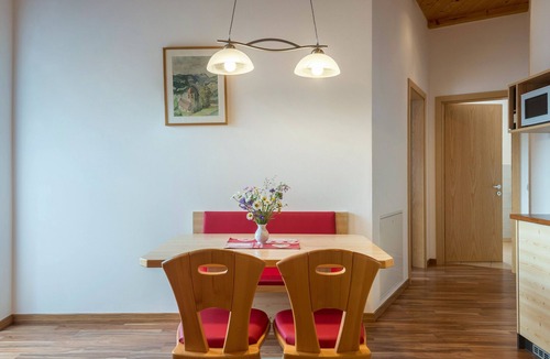 Laion Apartment | Apartment 'Solerhof Panorama' with Mountain View, Shared Garden and Wi-Fi