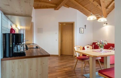 Laion Apartment | Apartment 'Solerhof Panorama' with Mountain View, Shared Garden and Wi-Fi
