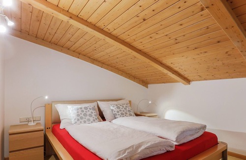 Bressanone Apartment | Apartment "Sweet Home Bressanone" with Mountain View, Wi-Fi & Balcony