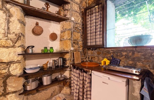 Mockarta Apartment | Apartment 'Tenuta Donna Vittoria Piccola' with Mountain View, Wi-Fi and Air Conditioning