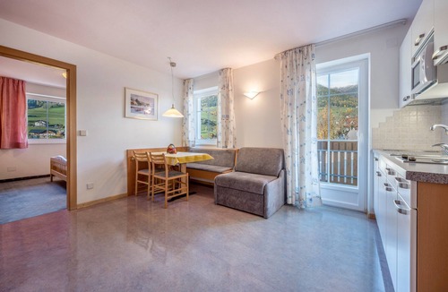Terento Apartment | Apartment “Treyer 7 Typ A” with Mountain View, Wi-Fi, Balcony & Garden