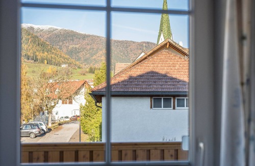 Terento Apartment | Apartment “Treyer 7 Typ A” with Mountain View, Wi-Fi, Balcony & Garden