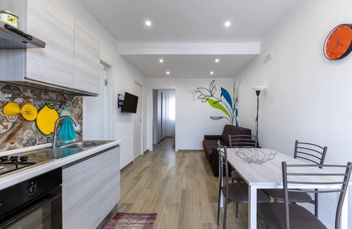 Ragusa Apartment | Apartment 'Ulivo' with Shared Terrace, Wi-Fi and Air Conditioning