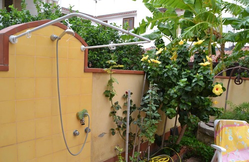 Vigliatore Apartment | Apartment with garden and WiFi 50 meters from the sea