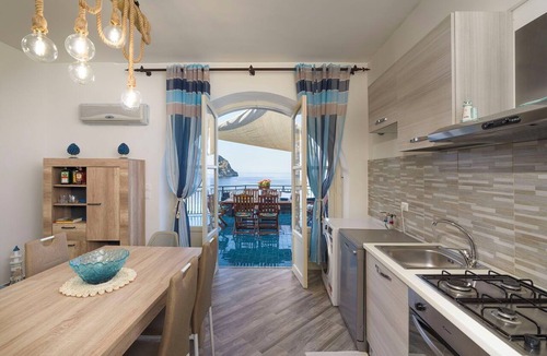 Santa Flavia Apartment | Apartment with seafront terrace (Kafara Beach)