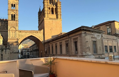 Albergheria Apartment | Apartment with terrace for exclusive use 30 m from Palermo Cathedral