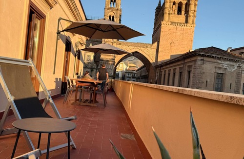 Albergheria Apartment | Apartment with terrace for exclusive use 30 m from Palermo Cathedral