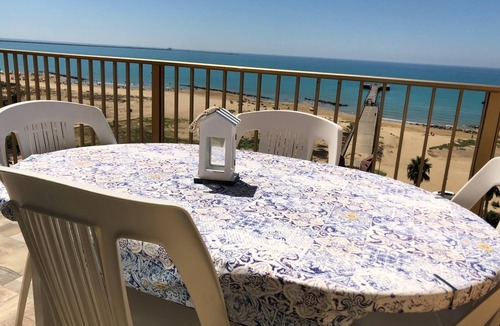 Gela Apartment | Apartment with TERRACE ON THE SEAwith breathtaking views. 50 meters from the beach