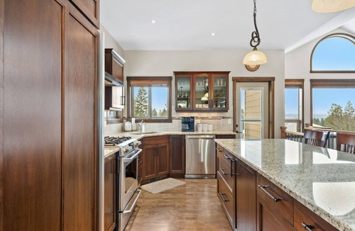 East Kootenay House | Apex Adventures | Pool Table/Air Hockey | Fireplace