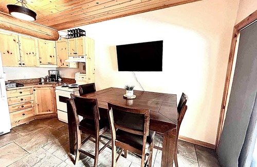 Apex Mountain Condo | Apex Lookout: True Ski in/Ski out Suite right on Grandfathers Trail with hot tub