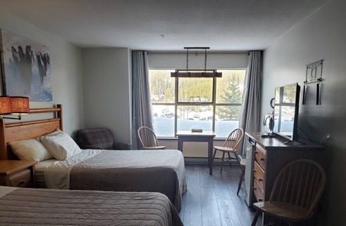 Apex Mountain Condo | Apex Mountain Inn 1 Bdrm Suite 205-206 1 Bedroom Condo by Redawning