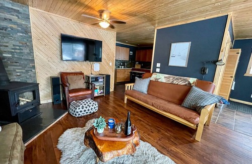Apex Mountain Ski Chalet | Apex Mountain ~ Mountain Air Retreat ~ Cozy Chalet