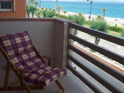 Venetico Marina Apartment | Appartamento fronte mare Venetico Marina , Messina , Sicilia , Italia