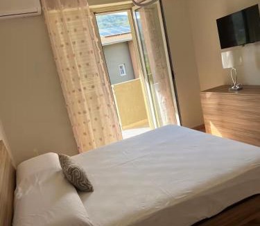 Mili San Pietro Apartment | Appartamento Gardenie Vista Mare Relax
