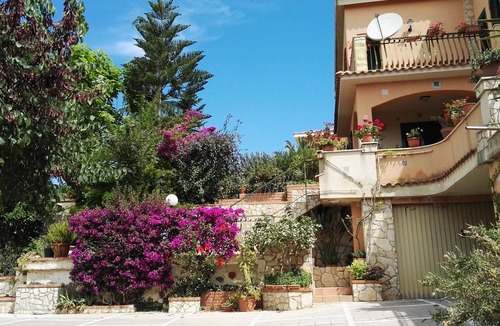 Caltanissetta Apartment | Appartamento in villa