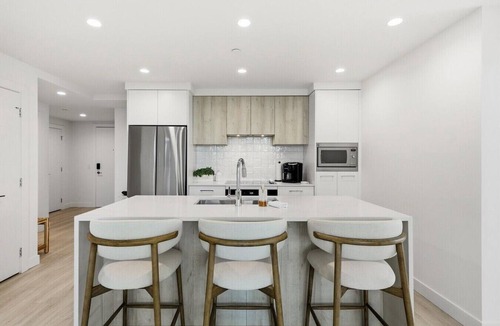 South Pandosy Apartment | Aqua Waterfront Corner Unit, Lake & Sunset Views