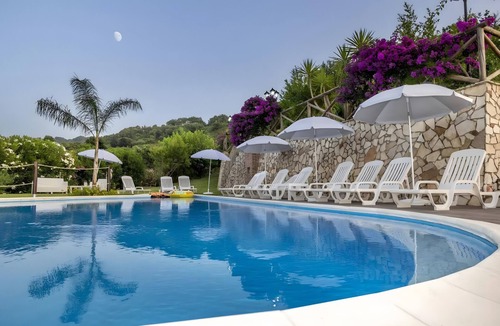 Sant'Angelo di Brolo Apartment | 'Arcaloro Resort Infinito' Room with Mountain View and Hot Tub