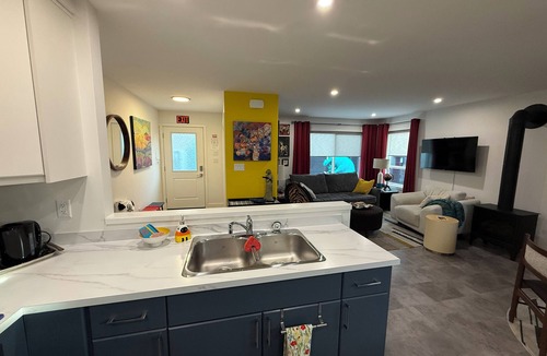 Okanagan-Similkameen House | Art Houz Penticton: Colour, Creativity and Comfort in the Okanagan Valley