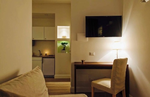Universita Apartment | Aruna Suites