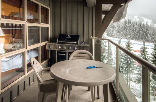 Upper Village Condo | Aspens #412 Prime Ski-in Ski-out Location! Pool, Hot tubs, BBQ, sleeps 6