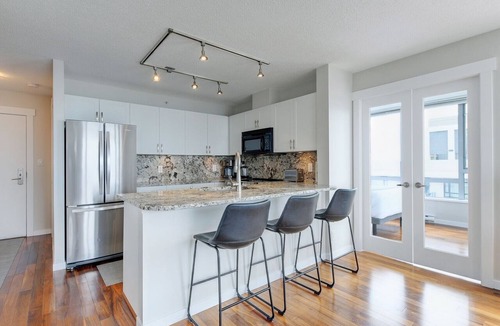 Downtown Victoria Condo | Astoria Oasis in Historic Victoria