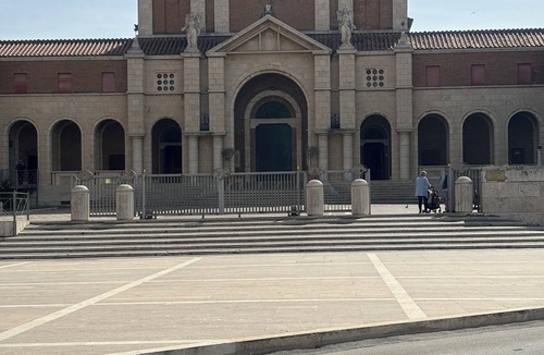 Nettuno House | At 100 mt from the sea and train station, room with all amenities