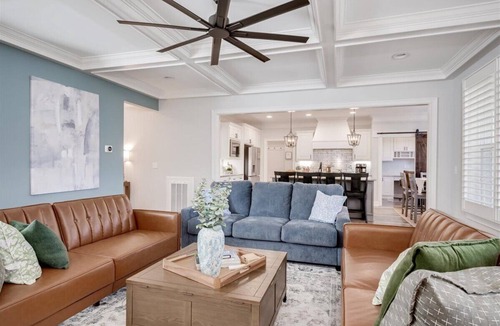 Martinez House | Augusta Abode: Practice Golf Room ~ Hot Tub ~ Home Theater ~ Bball ~ ANGC15min