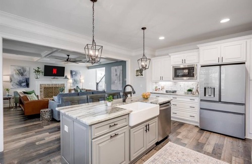 Martinez House | Augusta Abode: Practice Golf Room ~ Hot Tub ~ Home Theater ~ Bball ~ ANGC15min