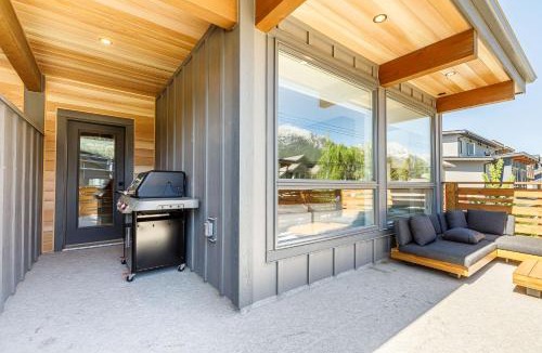 Teepee Town House | Aurora Lights - Luxe Townhouse Private Hot Tub