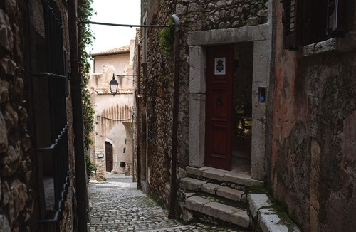 Sermoneta Apartment | Aurora Medieval House - Casa delle Rondini