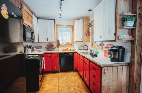Val-des-Lacs Ski Chalet | Authentic Ranch Experience Close to Mont-Tremblant