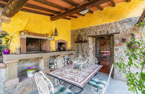 Molin Bianco-pian D'uscianom House | Awesome home in Arezzo -AR- with WiFi