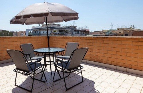 Prenestino-Centocelle Apartment | Azalee Urban Nest