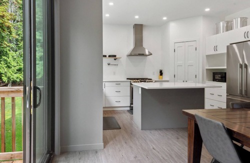 Westholme House | Backyard Bliss! Family and dog friendly home steps from River