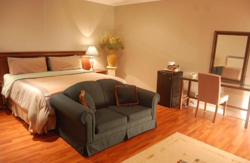Carleton Place Hotel | Barons Motor Inn