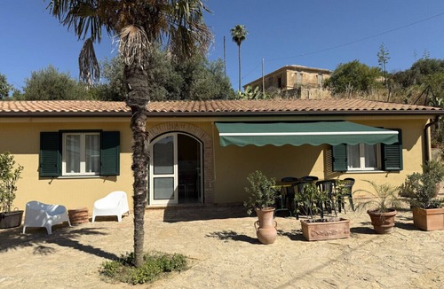 Mazzarino Apartment | Bartoli Estate - Agave Apartment