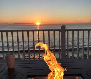 Hampton House | Bay Bliss - Private Beachfront Home with 180° Views & Hot Tub!
