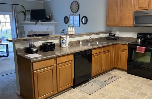 Durham House | Bay & Nan’s- 3 Bed-2.5 Bath Townhome, Near DUKE, Downtown Durham, and RTP!