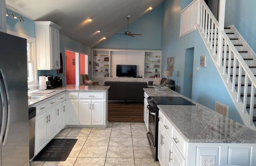 Elizabethtown House | Bay Tree Lake Waterfront Near White Lake