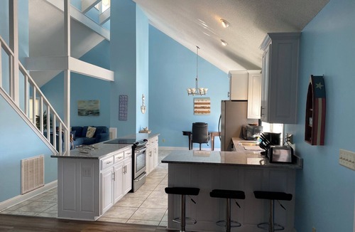 Elizabethtown House | Bay Tree Lake Waterfront Near White Lake